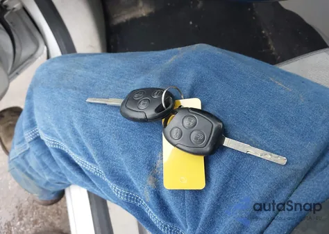 2013 Ford Fiesta Se z USA, uszkodzony, nr VIN 3FADP4EJ2DM195033